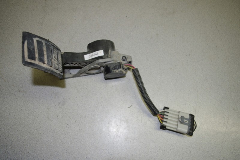 Volvo 131993-L-476 Accelerator Pedal★ FREE SHIPPING ★