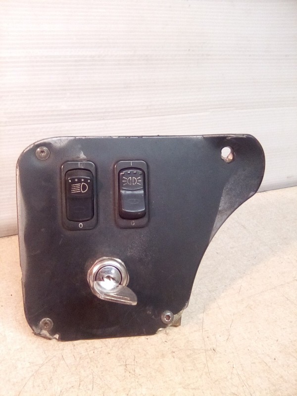 Peterbilt 378 Pollak Ignition Switch Panel 17-05002M001