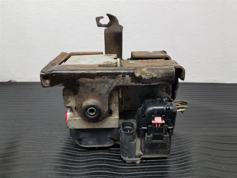 00-02 Chevrolet Suburban 1500 ABS Pump Assembly W/ Traction OEM 88982293