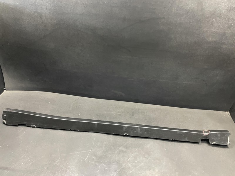 Right Rocker Panel Molding 2020 GMC Acadia 84453928 2017 2018 2019 2021 - 2023 X