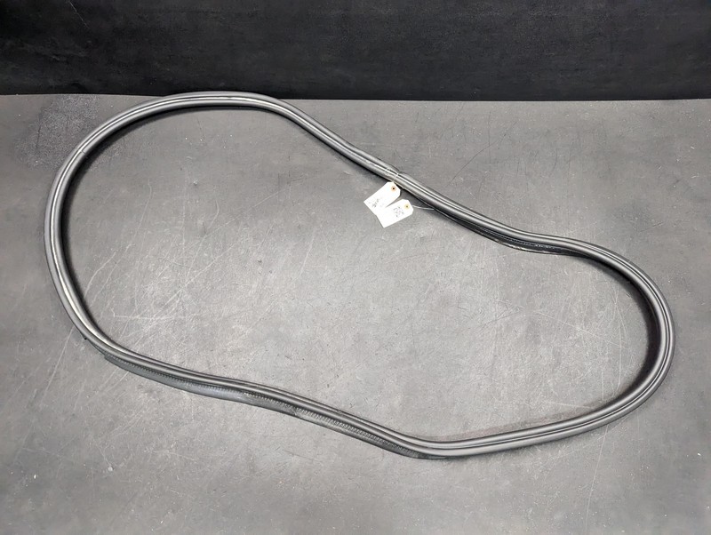 Rear Trunk Tailgate Weatherstrip 2022 BMW X1 51767474449 2016 2017 2018 - 2021