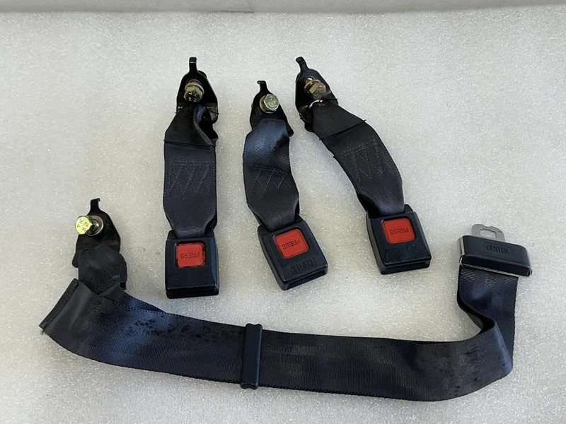 1990 1991 1992 1993 ACURA INTEGRA HATCHBACK REAR LAP BELT SEAT BELT BUCKLES BLUE