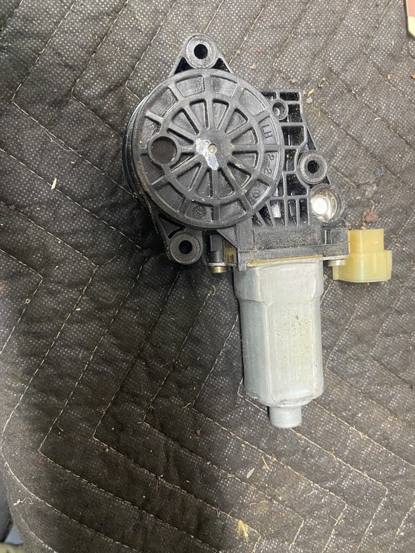 2004 - 2009 Kia Amanti Right Front Window Motor OEM