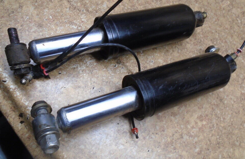 2004 Harley Davidson FLHR1 Road King Rear Back Shocks Suspension Spring Strut 04