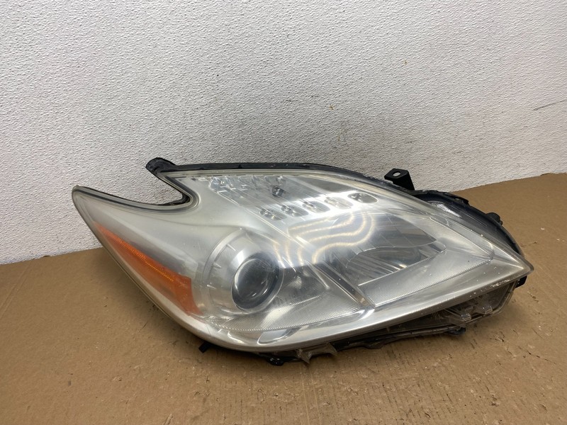 2010 - 2011 Toyota Prius Right Passenger Rh Halogen Headlight OEM AD8124 DW