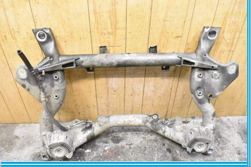 08-11 Mercedes W204 C300 E350 Front Sub Frame Subframe Engine Crossmember OEM