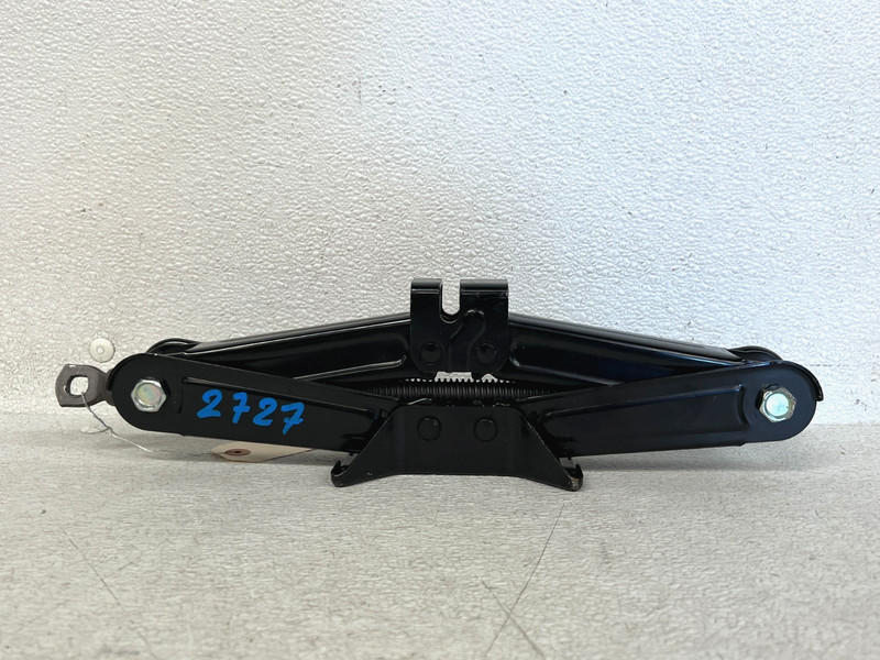 ⭐2015-2017 KIA K900 SPARE TIRE JACK LIFT TOOL BRACKET ASSEMBLY OEM LOT2727