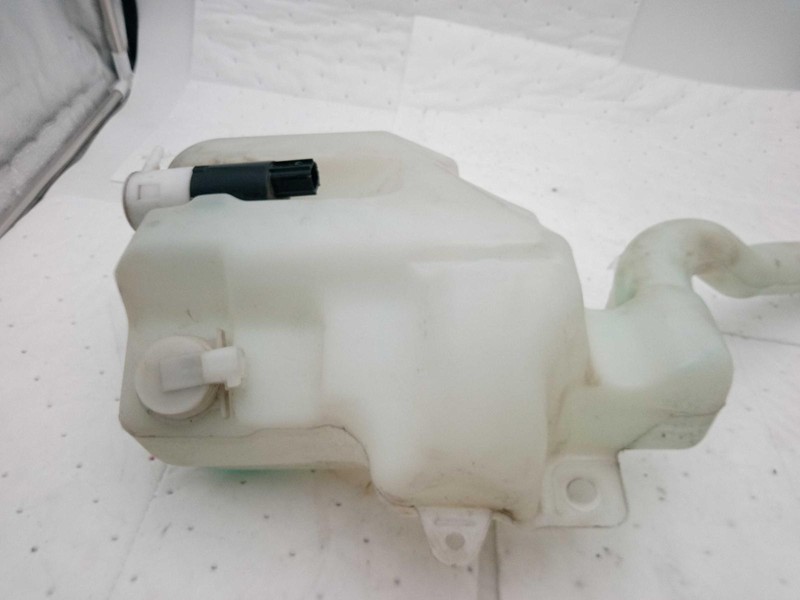 2013 Lincoln MKS Washer Fluid Reservoir OEM White 3.70L 573274 139K Miles