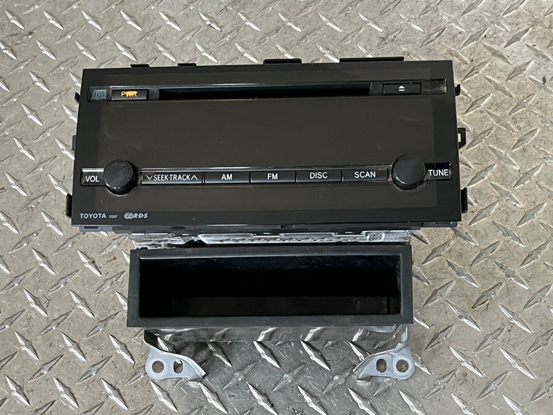 05 Toyota Prius AM/FM CD Player Radio Receiver Model # 86120-47090