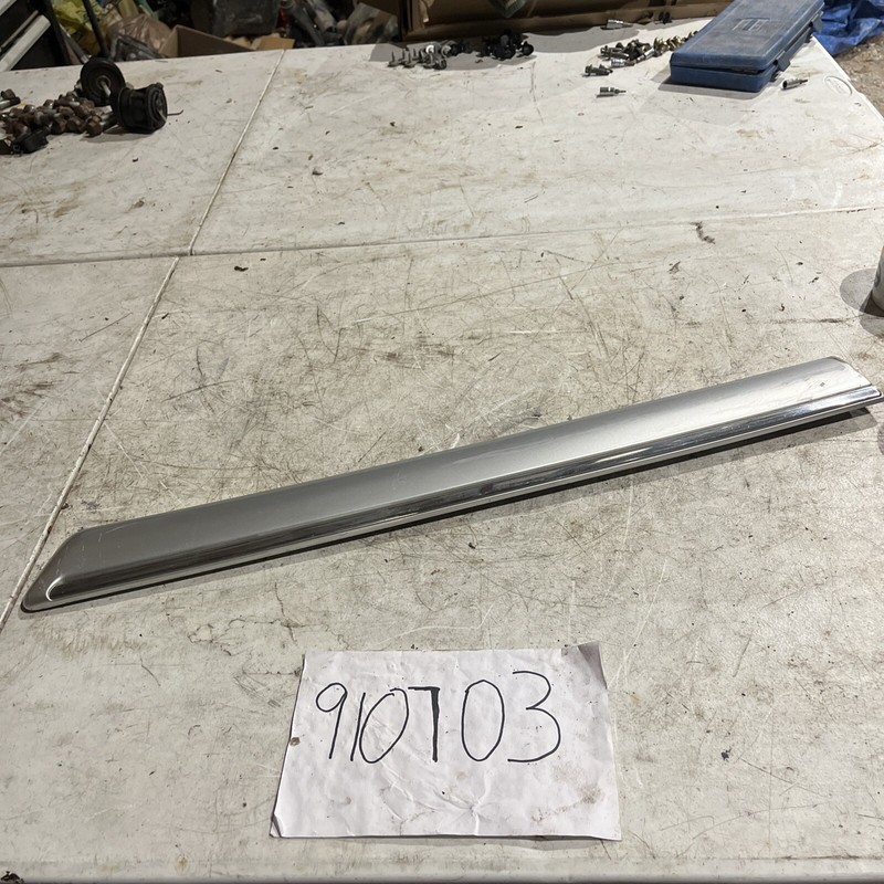 1999 MERCEDES E320FRONT RIGHT DOOR TRIM 2106900962