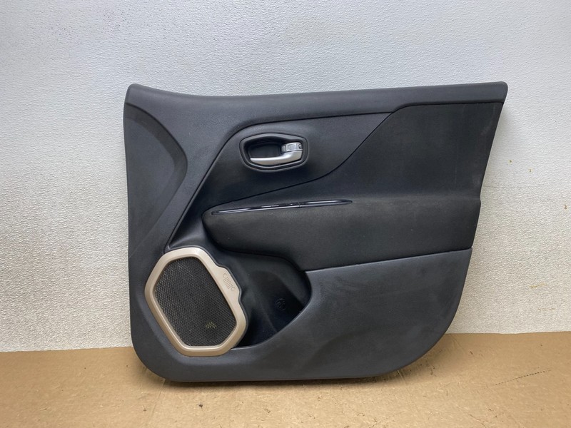 2016 to 2018 Jeep Renegade Front Right Passenger Side Panel Door w9209 DG