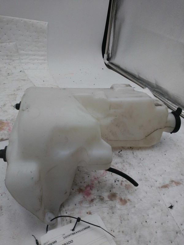 2016 Chevrolet Colorado Washer Fluid Reservoir OEM Grey 2.5L 84000 Miles