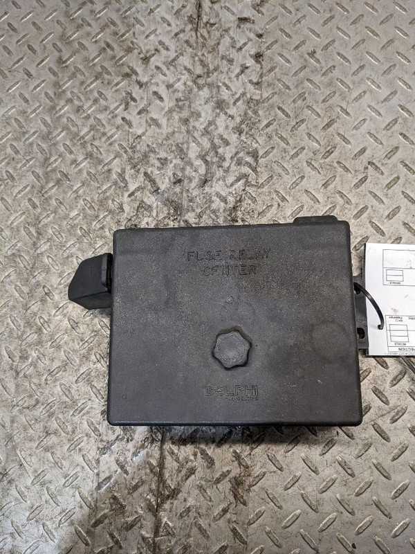 2000-2005 Chevrolet S10 Blazer Jimmy OEM Engine Fuse Relay Junction Box1183076
