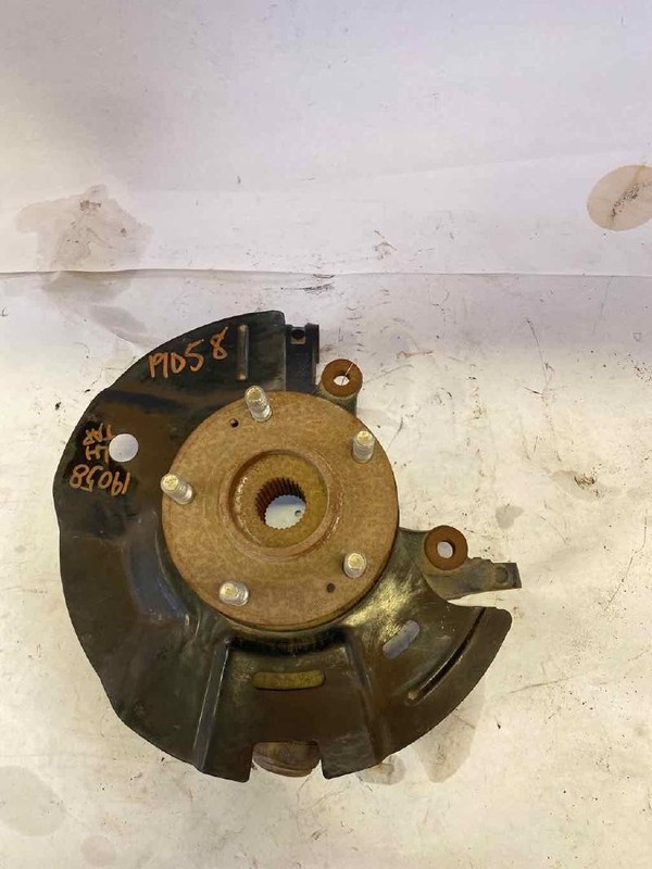 Spindle Knuckle Front KIA SORENTO Left 14 15