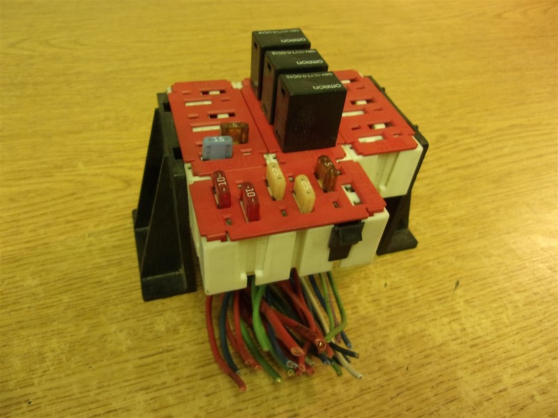 2007 Peterbilt Fuse Relay Block Assembly 2451-001 PBT-GF15 *FREE SHIPPING*