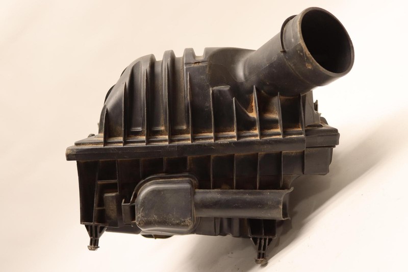 2016-2019 BMW X1 F48 ENGINE INTAKE AIR CLEANER FILTER BOX HOUSING OEM