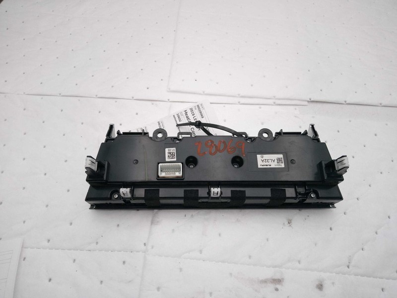 2019 Subaru Legacy A/C Selector Switch OEM 72311AL32A - One Tab Broken