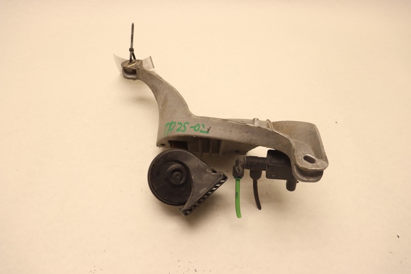 2018-2023 PETERBILT 579 LEFT DRIVER AIR CLEANER BRACKET SUPPORT W/ HORN OEM