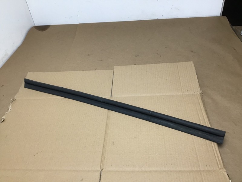 McLaren 650S 2016 Right Door Weather Strip Weatherstrip Seal 15 - 17 :Y