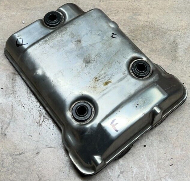 2005 Kawasaki Vulcan VN750 A Engine Motor Front Cylinder Head Cover Valve VN 750