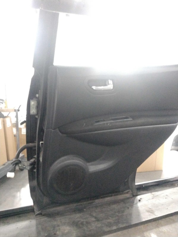2008-2010 Nissan Rogue Rear Right Door Black Used OEM 582771 1 Ding