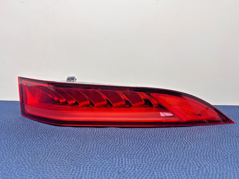 17–20 Jaguar F-Pace X761 Rear Right RH Outer Quarter Panel Tail Light Lamp OEM