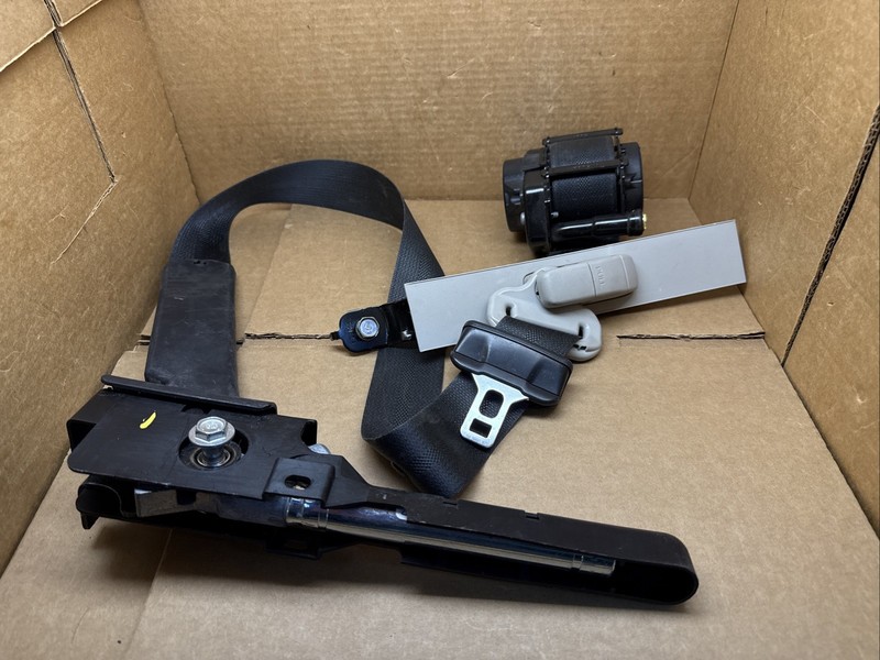 2015-2018 Nissan Murano Front Right Passenger Side Seat Belt Seatbelt Retractor