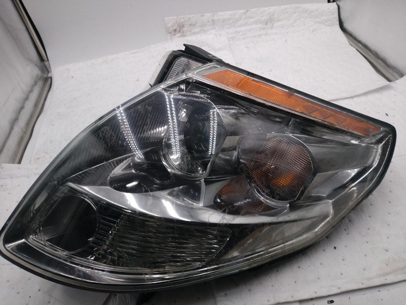 2006 Nissan Maxima Right Headlight Assembly Tan 584496 Used 45000 Miles