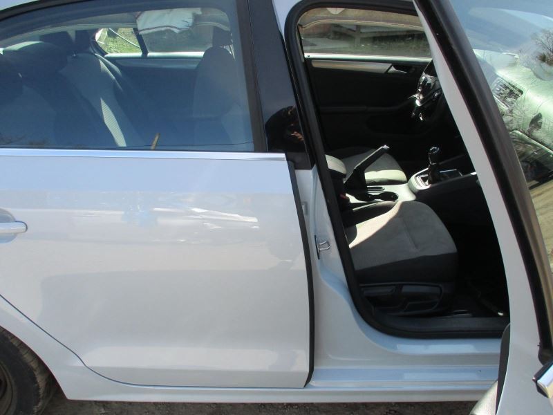 15-18 VOLKSWAGEN JETTA RIGHT ROCKER W/POST WHITE PC: LB9Z 60K -S- 45008