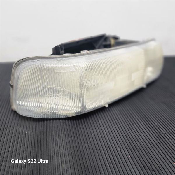 00-06 Chevrolet Tahoe Right Passenger Headlamp Assembly OEM 16526134