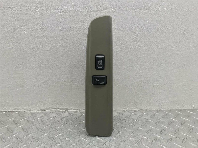 02-09 ENVOY TRAILBLAZER RIGHT FRONT WINDOW SWITCH W/TRIM GRAY OEM 15091755