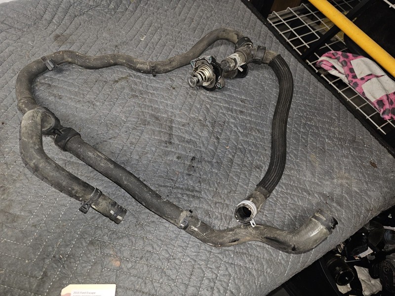 Thermostat Housing For 13-16 Ford Escape2.0
