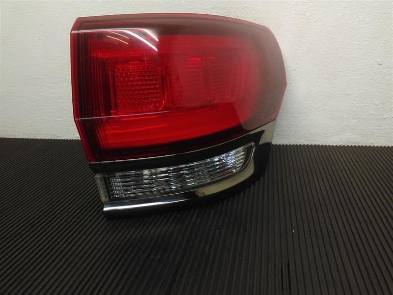 15-16 Jeep Grand Cherokee Right Passenger Tail Lamp W/ Trivalent OEM 68289996AA