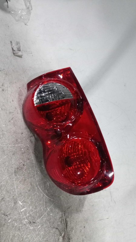 2006 Dodge Durango Right Blue Tail Light Assembly OEM 156424 Used 76K Miles