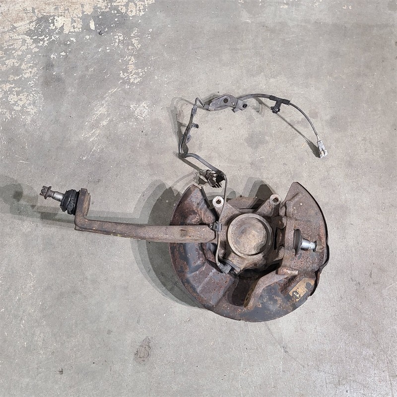 96-00 Toyota 4Runner 4x2 Driver Front Spindle Knuckle Hub Lh W/ABS Aa7487
