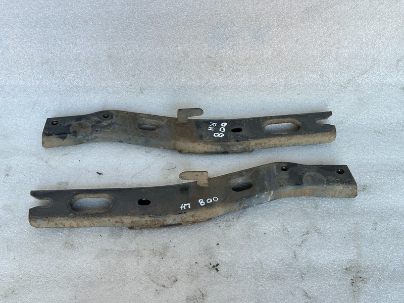 1995-2004 Toyota Tacoma OEM Rear Bumper Bracket Set 2wd Or 4wd P9830b69