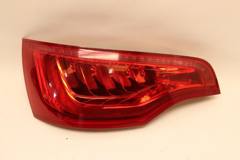 2010-2015 AUDI Q7 REAR LEFT DRIVER SIDE TAIL LIGHT BRAKE LAMP OEM