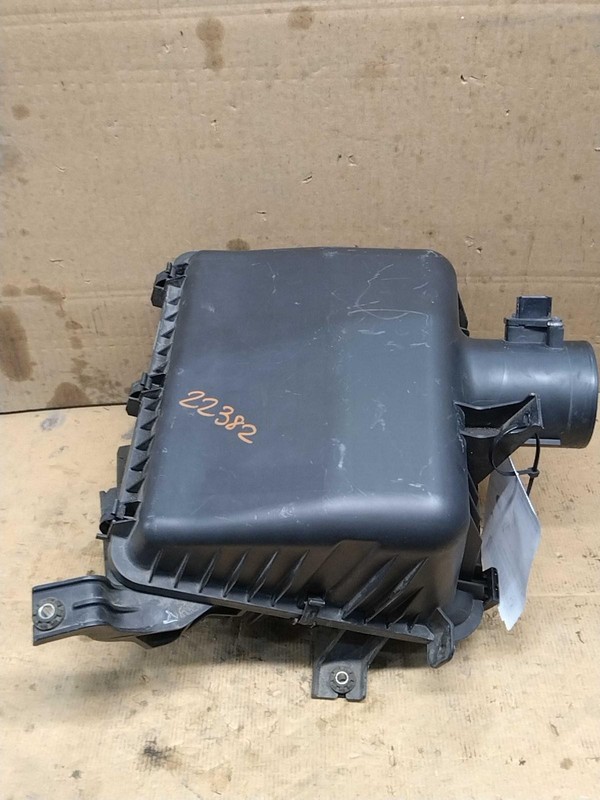 2017 INFINITI QX80 Air Cleaner Assembly OEM 165001LA0B Used 5.6L Black