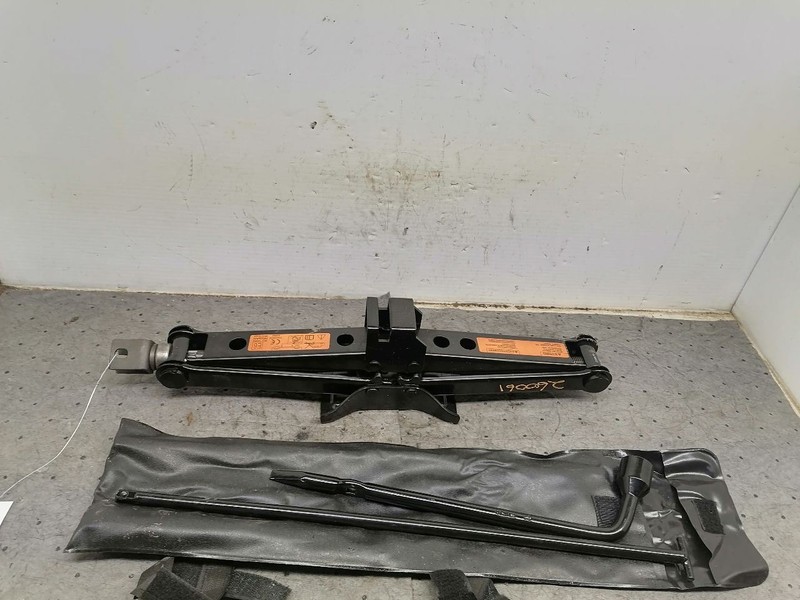 PATHFINDER 2024 Jack and Tool Kit 1758256