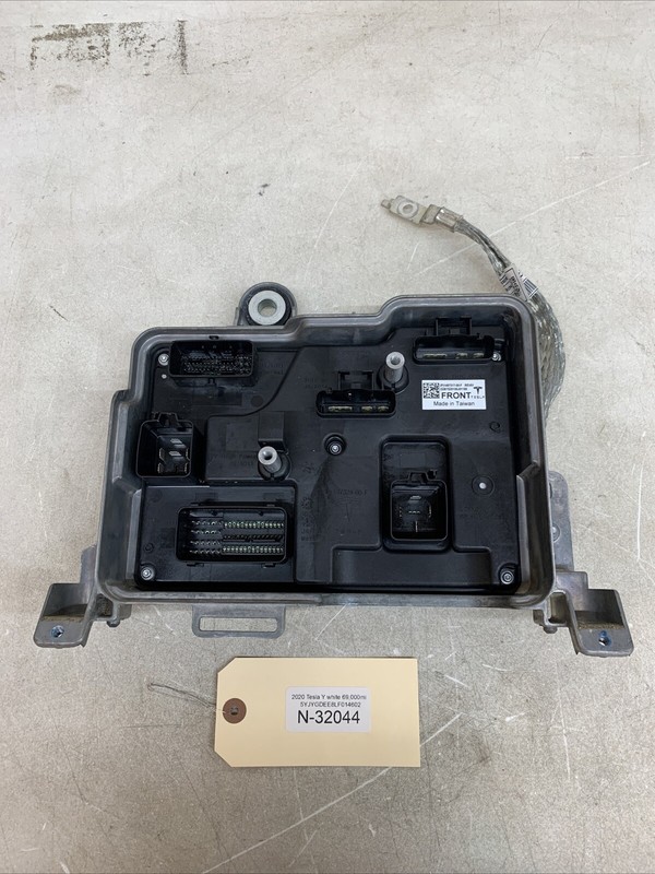 20-23 Tesla 3/Y Vehicle Front Body Controller VCFRONT 1583991-01-F 32044 U2