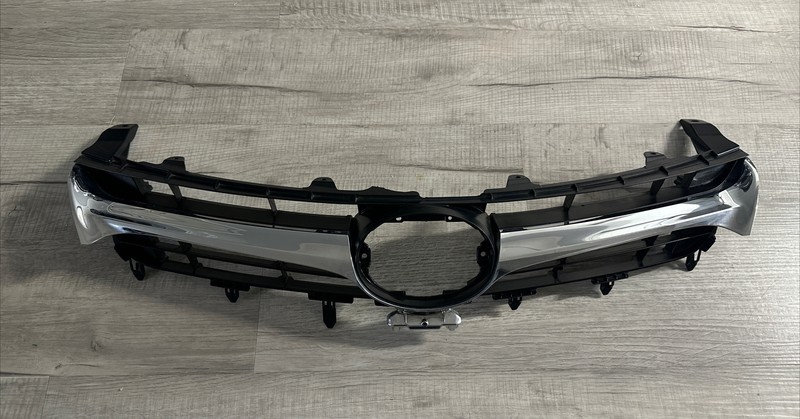 53114-06061 2015 - 2017 Toyota Camry Upper Grille W/O Hybrid OE SDN Fair