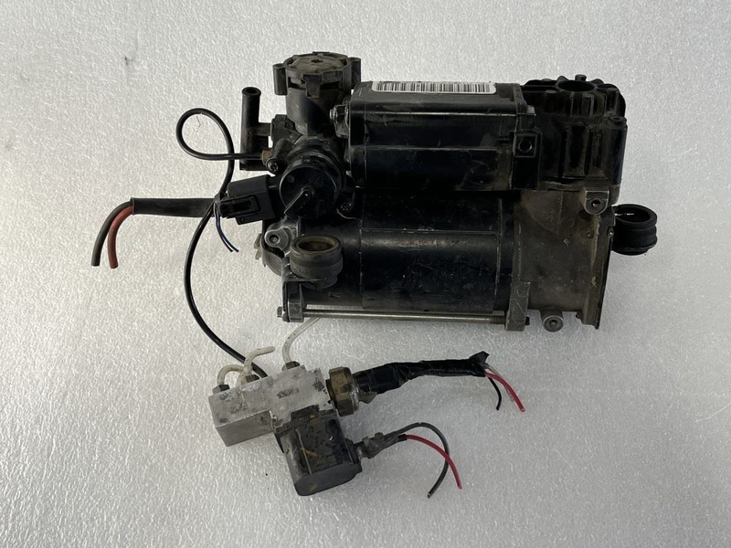 2003 2004 2005 2006 MERCEDES E55 W211 AIR RIDE SUSPENSION COMPRESSOR 2113200304