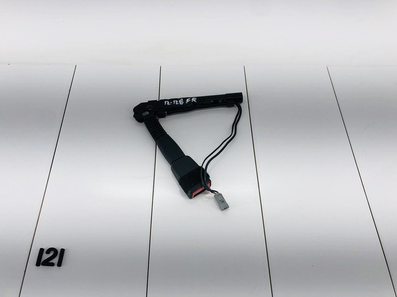 08-13 BMW 128I E82 FRONT RIGHT PASSENGER SIDE SEAT BELT TENSIONER BUCKLE OEM