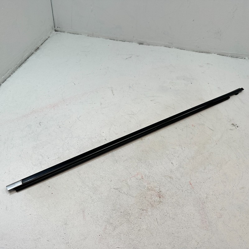 DEFECT! INFINITI Q50 FRONT DRIVER DOOR WINDOW OUTSIDE BELT MOLDING2014-20 OEM