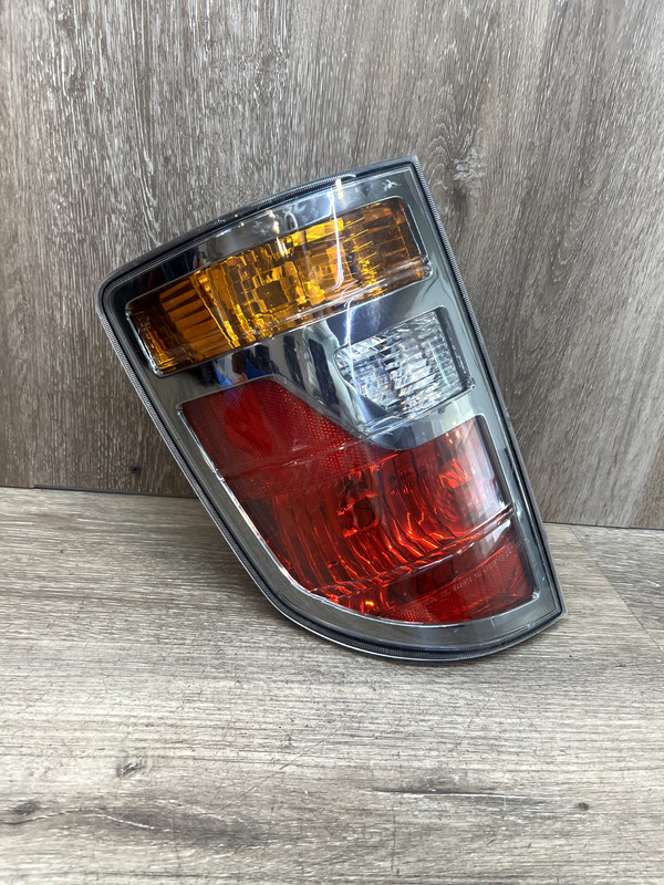 2006-2008 HONDA RIDGELINE LH TAIL LIGHT ASSY OEM