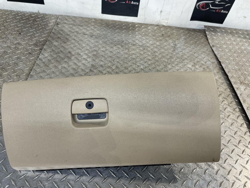 2007 2008 Chevrolet Silverado Glove Box Assembly Cashmere Oem Tested