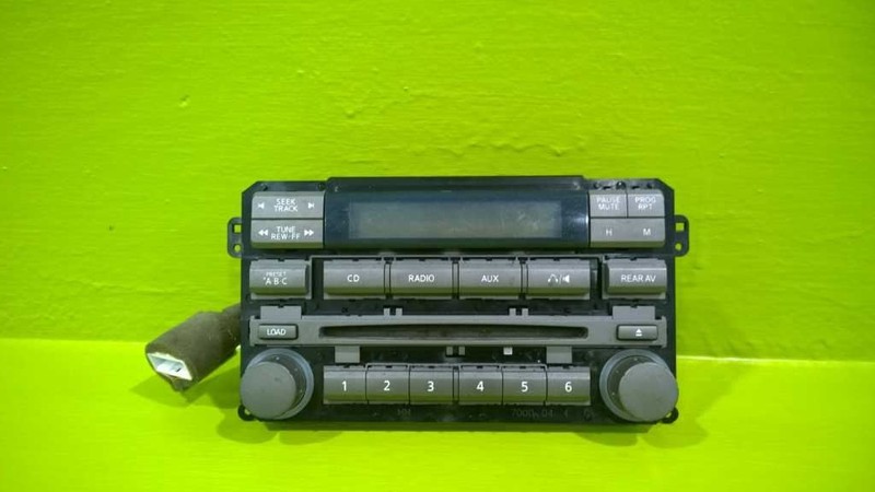 04 05 ARMADA RADIO CONTROL PANEL OEM 2881-5