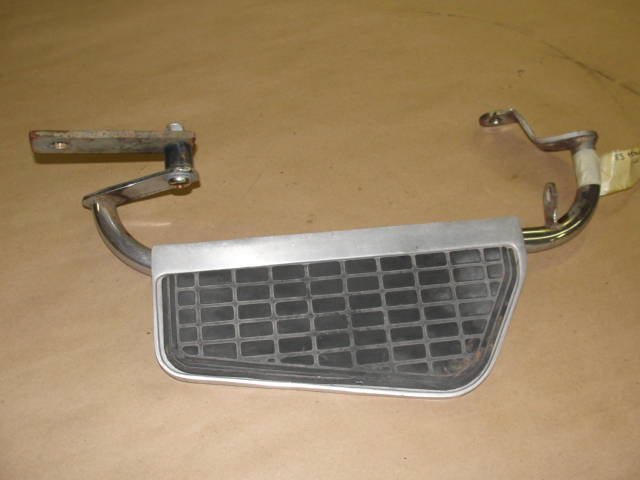83 HONDA GOLDWING GL 1100 A RIGHT SIDE FOOT PEG MOUNT BRACKET GL1100