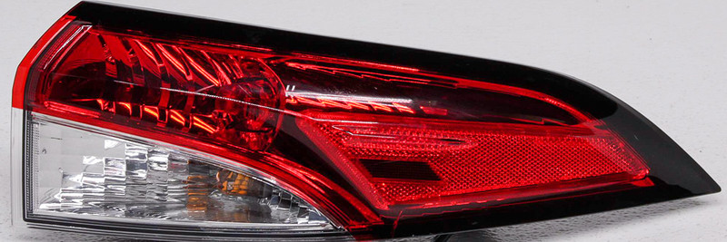 OEM Toyota Corolla Outer Right Passenger Side Tail Lamp 81550-02C60 - Lens Crack