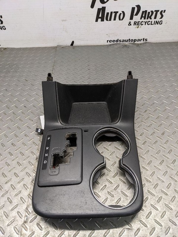 2011-2015 KIA SORENTO GEAR SHIFT SHIFTER TRIM BEZEL INDICATOR OEM 1165628